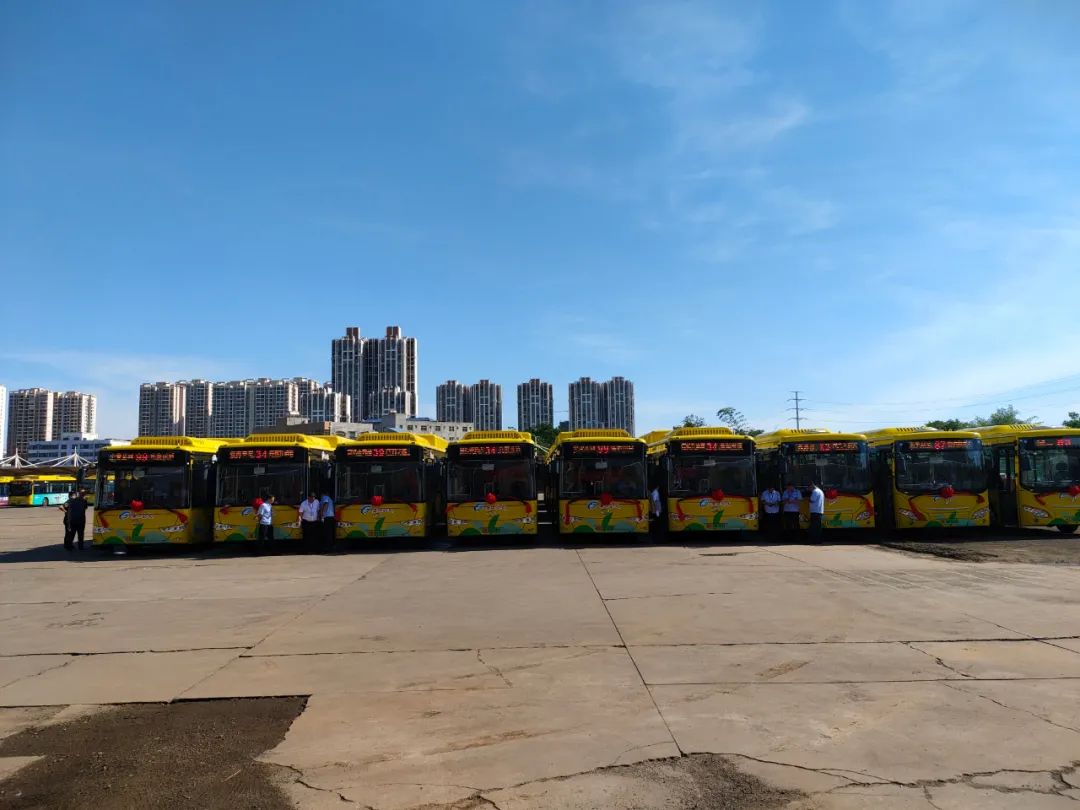 科技感up!全新上線,???98輛純電動公交車投放至18條公交線路運營(圖1) 科技感up!全新上線,海口198輛純電動公交車投放至18條公交線路運營(圖1)