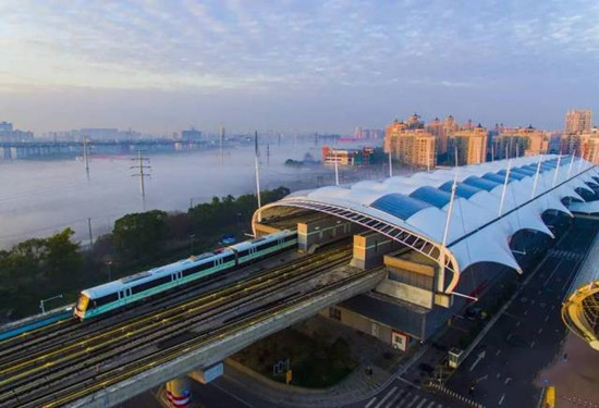 袁建光：客流持續(xù)下降，地面公交困在何方？——路權優(yōu)先、路網(wǎng)優(yōu)化是破解之良方(圖3)