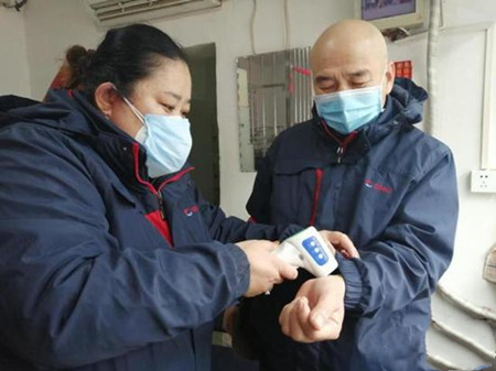 隧道巴士公交“夫妻檔”，戰(zhàn)疫時期各顯身手(圖2)